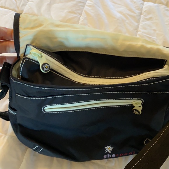 Sherpani Purse - Picture 8 of 10